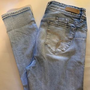 YMI Wanna Betta Butt Jeans Distressed